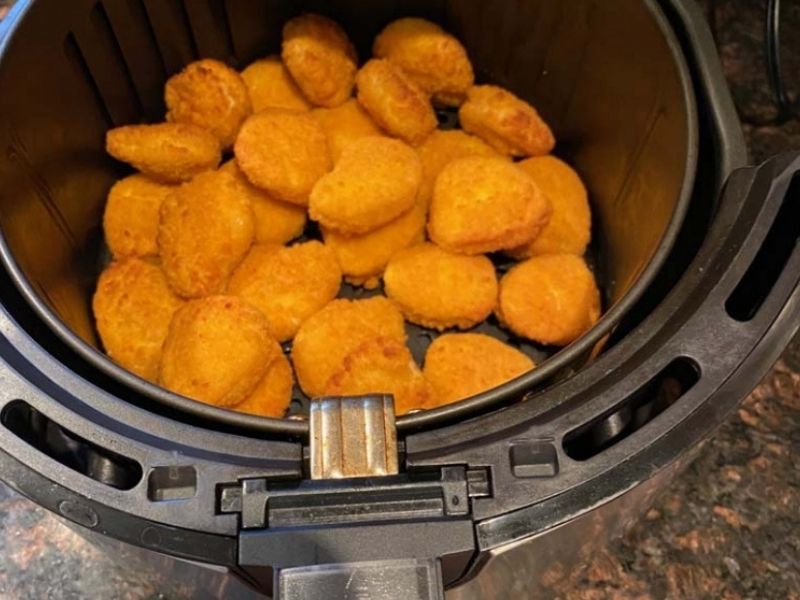 How long to cook frozen chicken nuggets in air fryer 