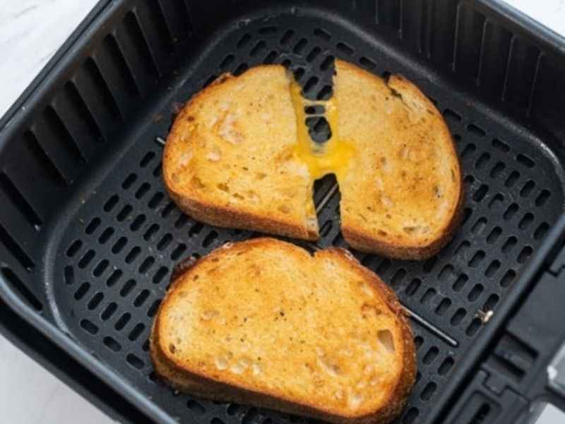 making toast with air fryer 