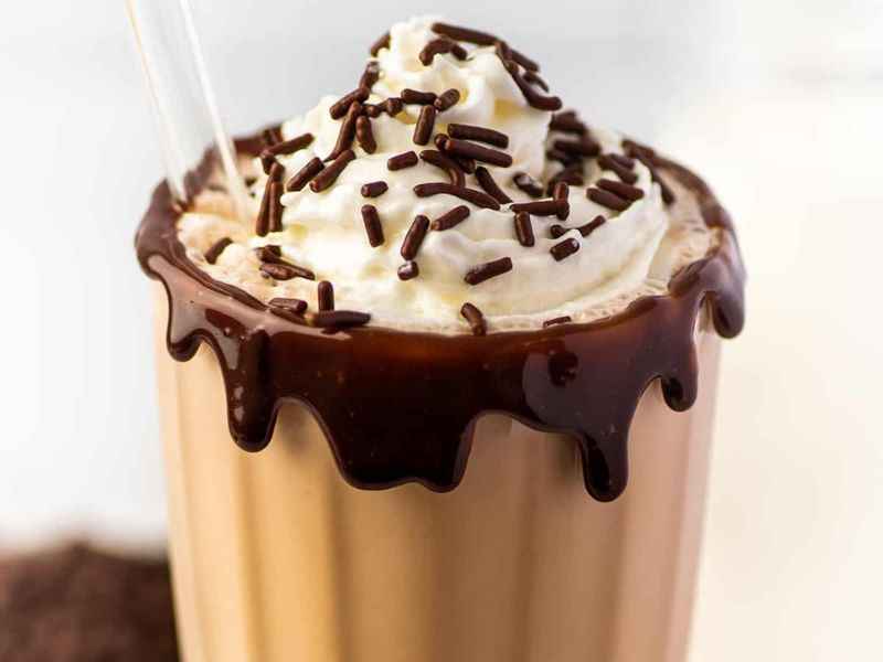 how to make chocolate milkshake with ice cream