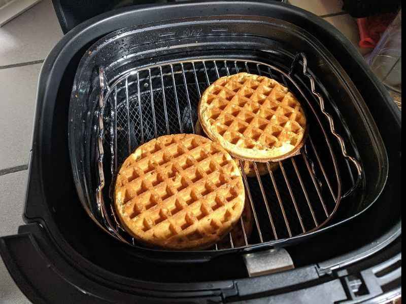 how long to cook frozen waffles in air fryer